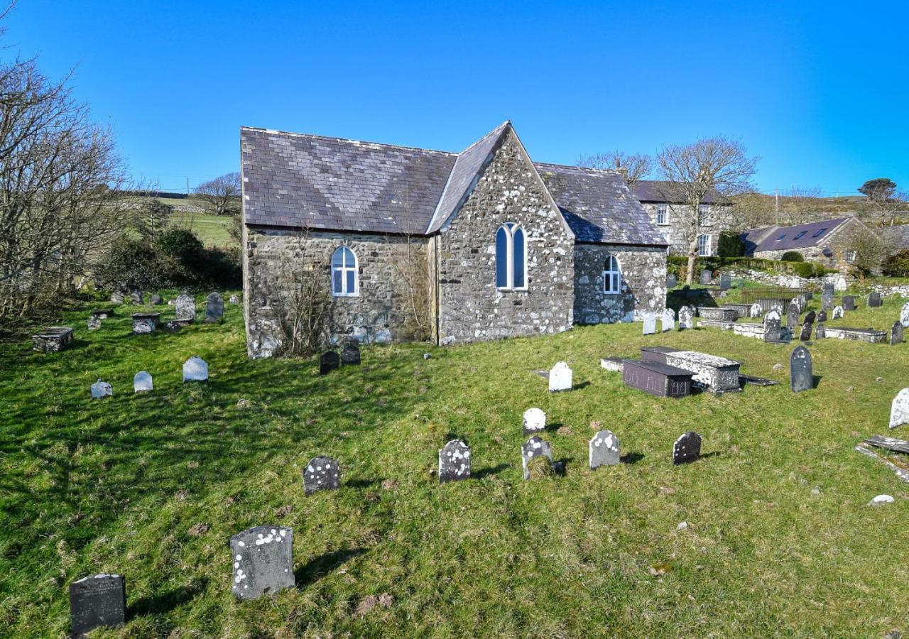 St Aelrhiws Church Экстерьер фото